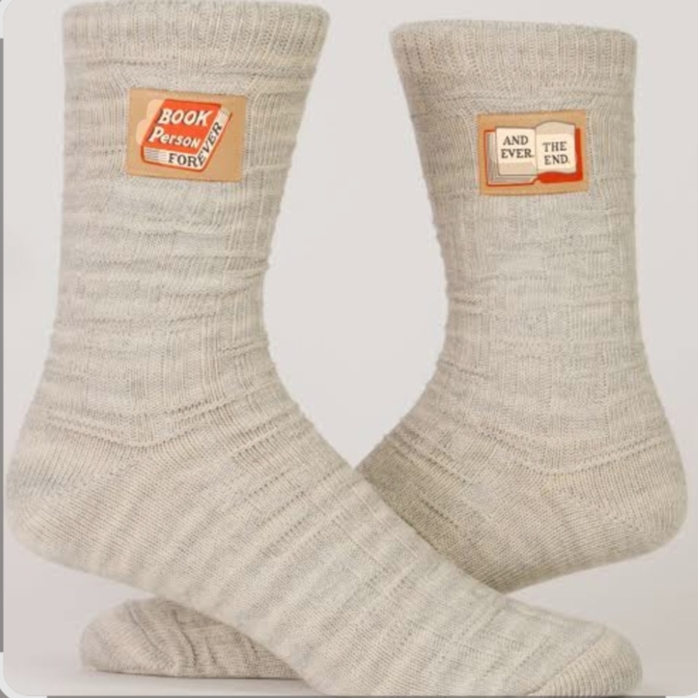 (T) NWT BLUE Q (BOOK PERSON FOR EVER AND EVER THE END) TAG SOCK SIZE S/M